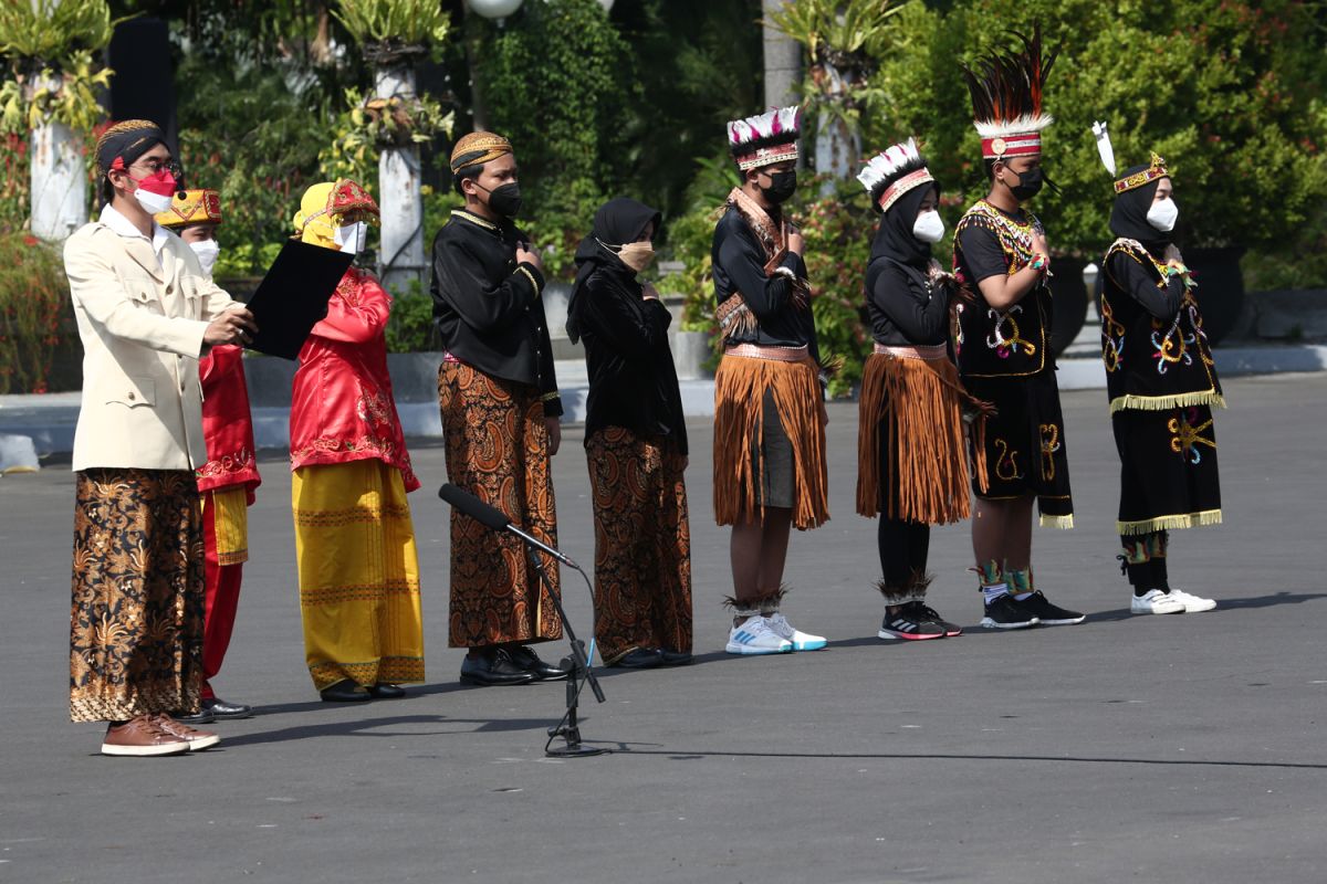 Sumpah Pemuda,  10 anak muda di Surabaya dapat penghargaan tangani pandemi COVID-19