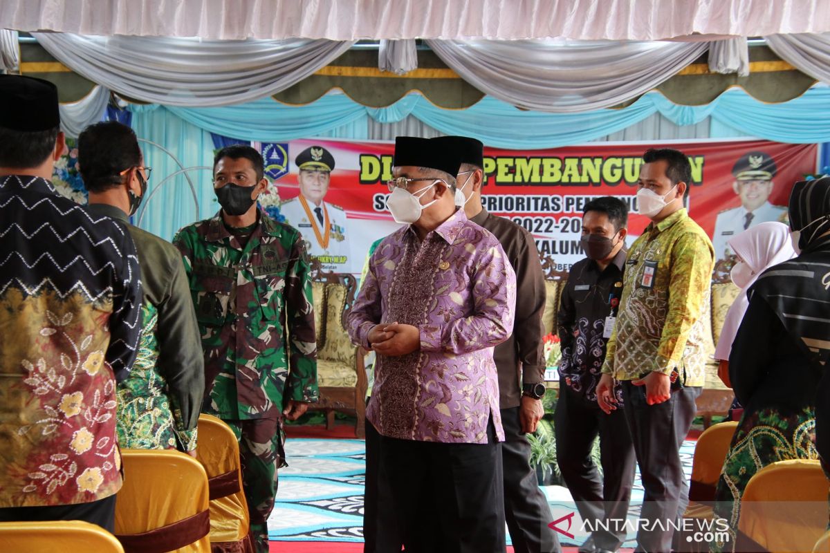 Dialog dan sosialisasi prioritas pembangunan di Kecamatan Kalumpang