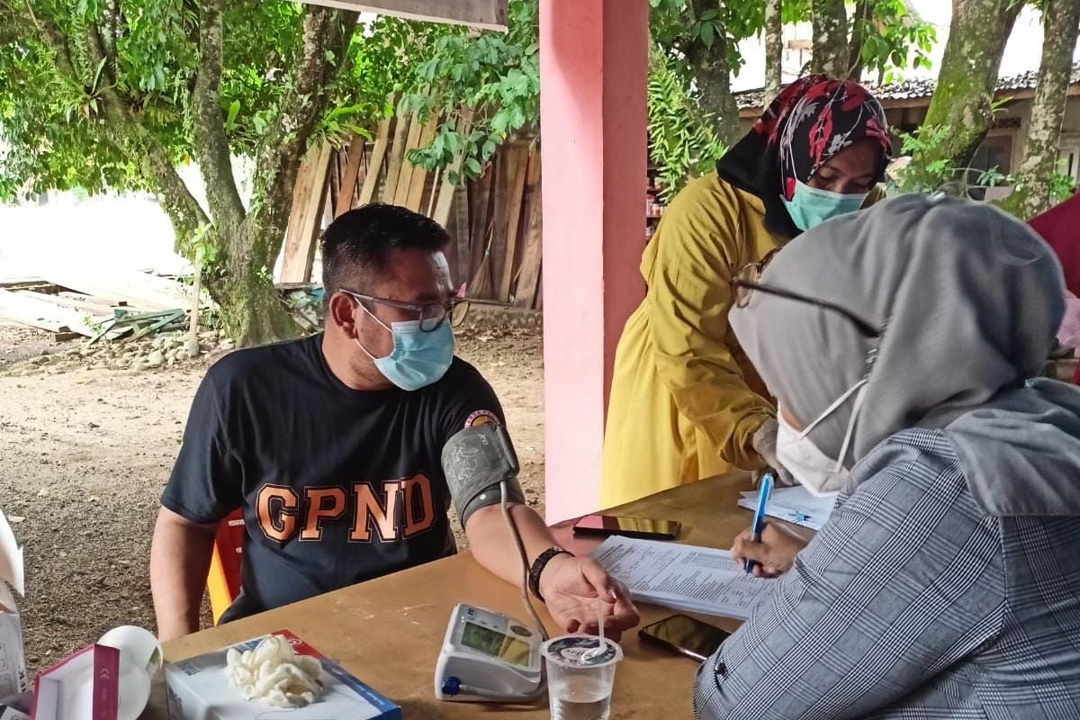 Garda pemuda Nasdem Sumbar gelar vaksinasi-donor darah