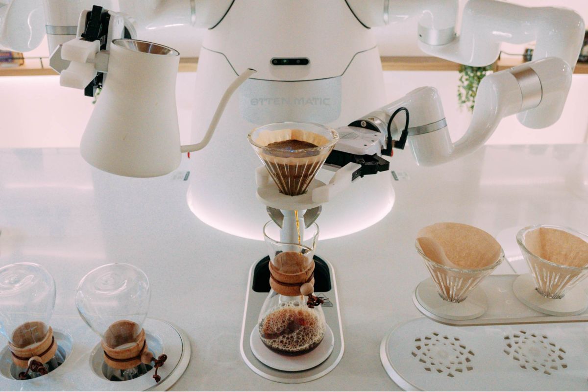 Otten Coffee hadirkan robot barista