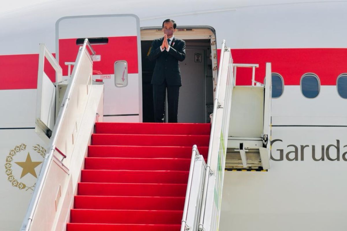 Presiden Jokowi kunjungi tiga negara dengan Garuda Indonesia untuk efisiensi