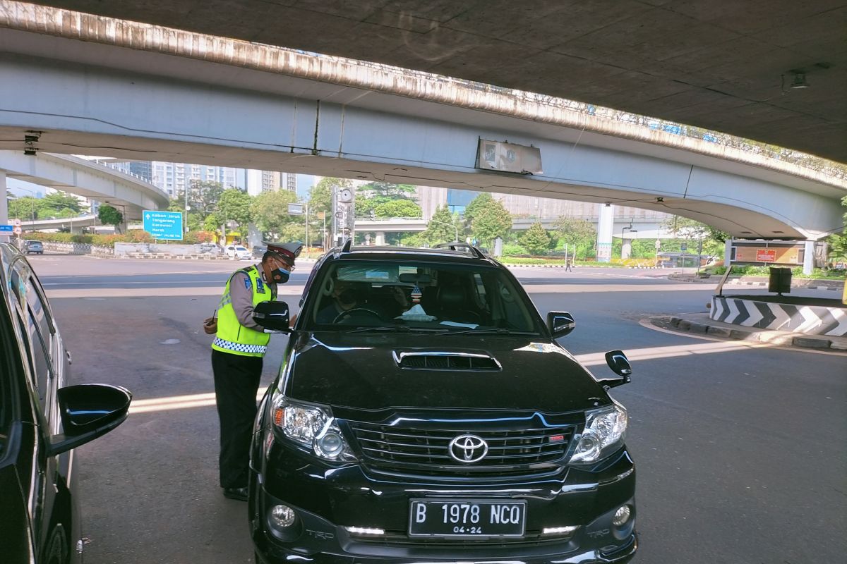 Polisi tilang 62 pelanggar di hari pertama Ganjil Genap wilayah Jakbar