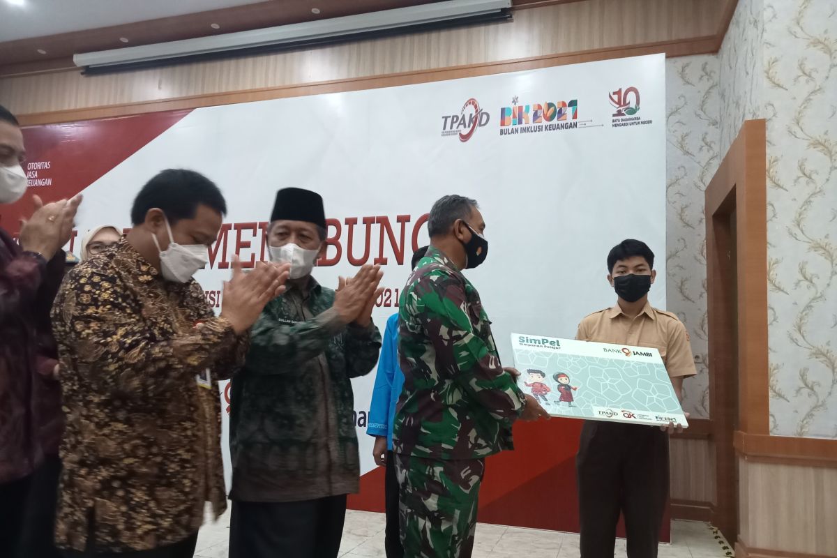 Danrem minta pelajar Jambi biasakan menabung