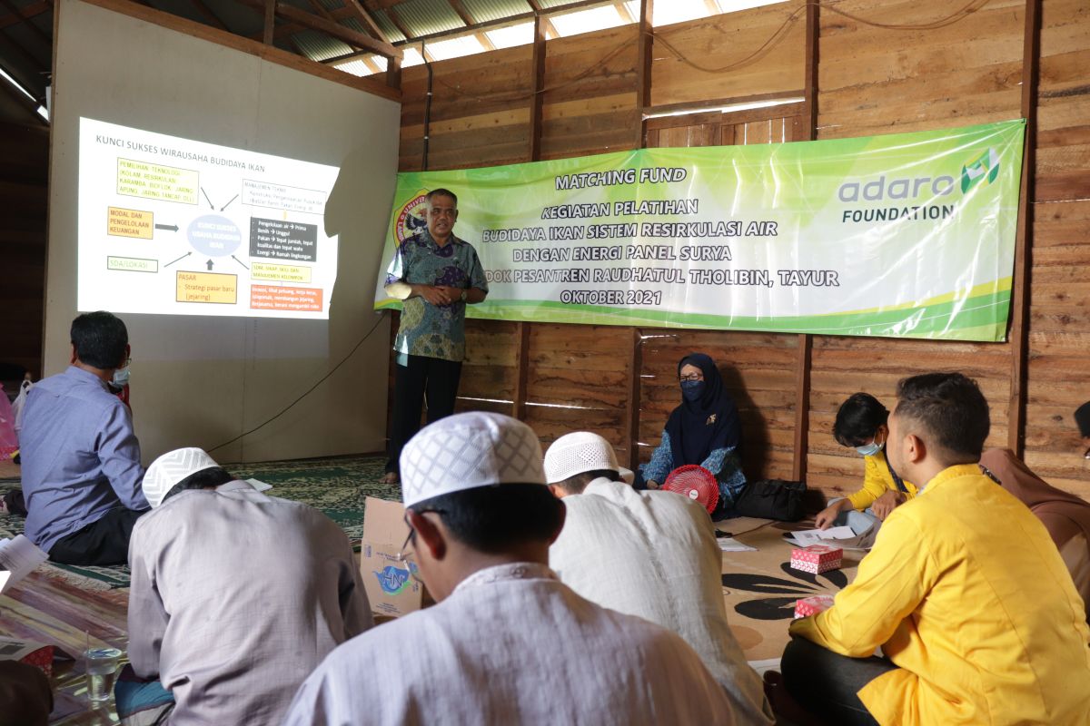 Pesantren binaan Adaro  tingkatkan produksi ikan melalui teknologi terbarukan