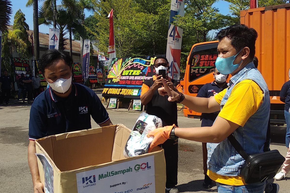 PT IKI pelopori gerakan daur ulang sampah masker