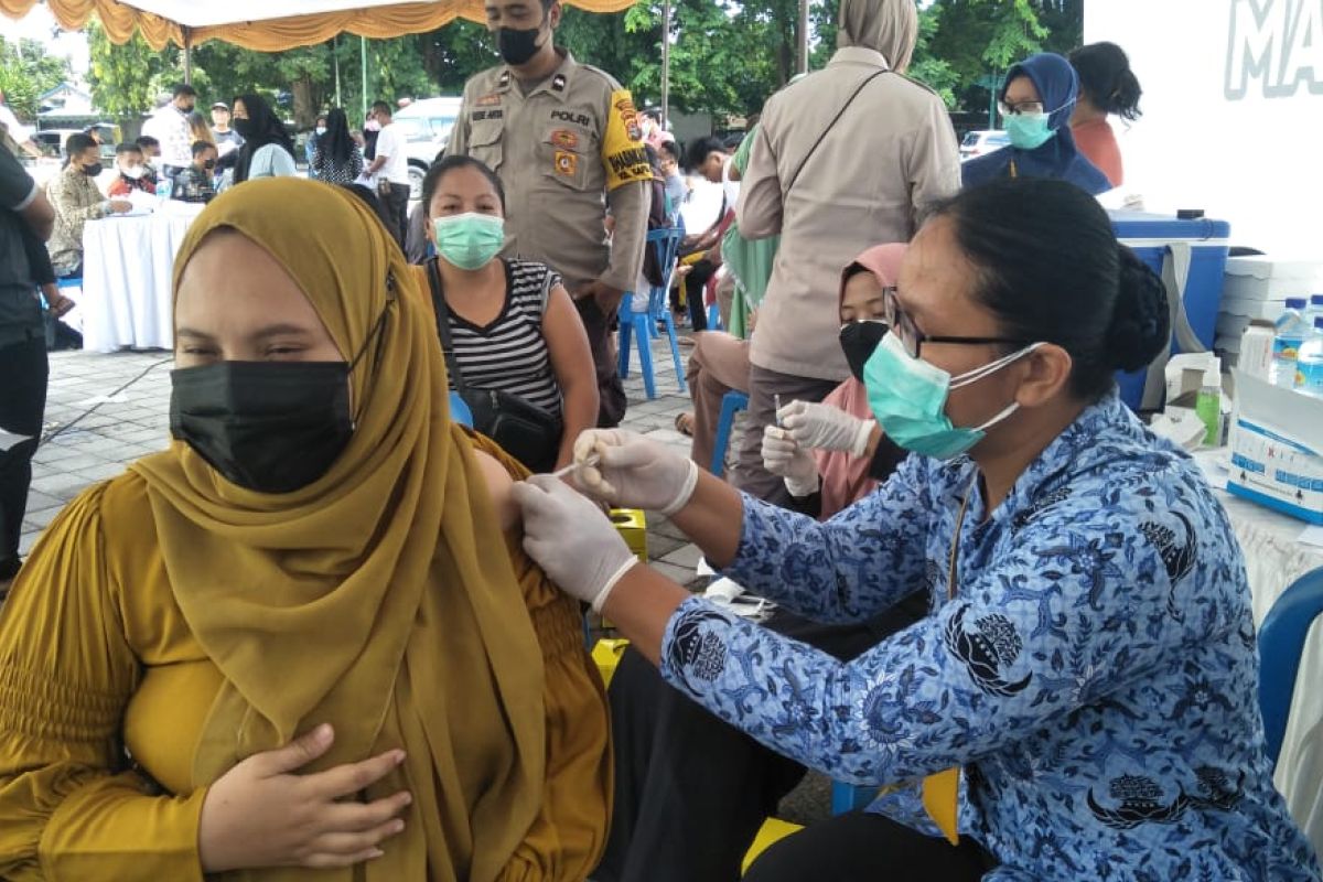 Vaksinasi massal berhadiah Kapolresta Mataram gagal mencapai target