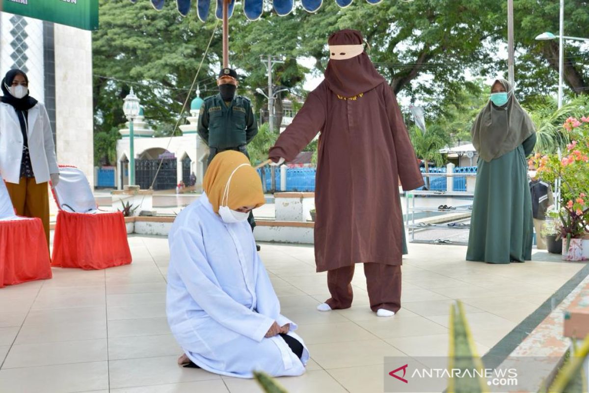 Enam pelanggar syariat Islam dihukum cambuk di Sabang