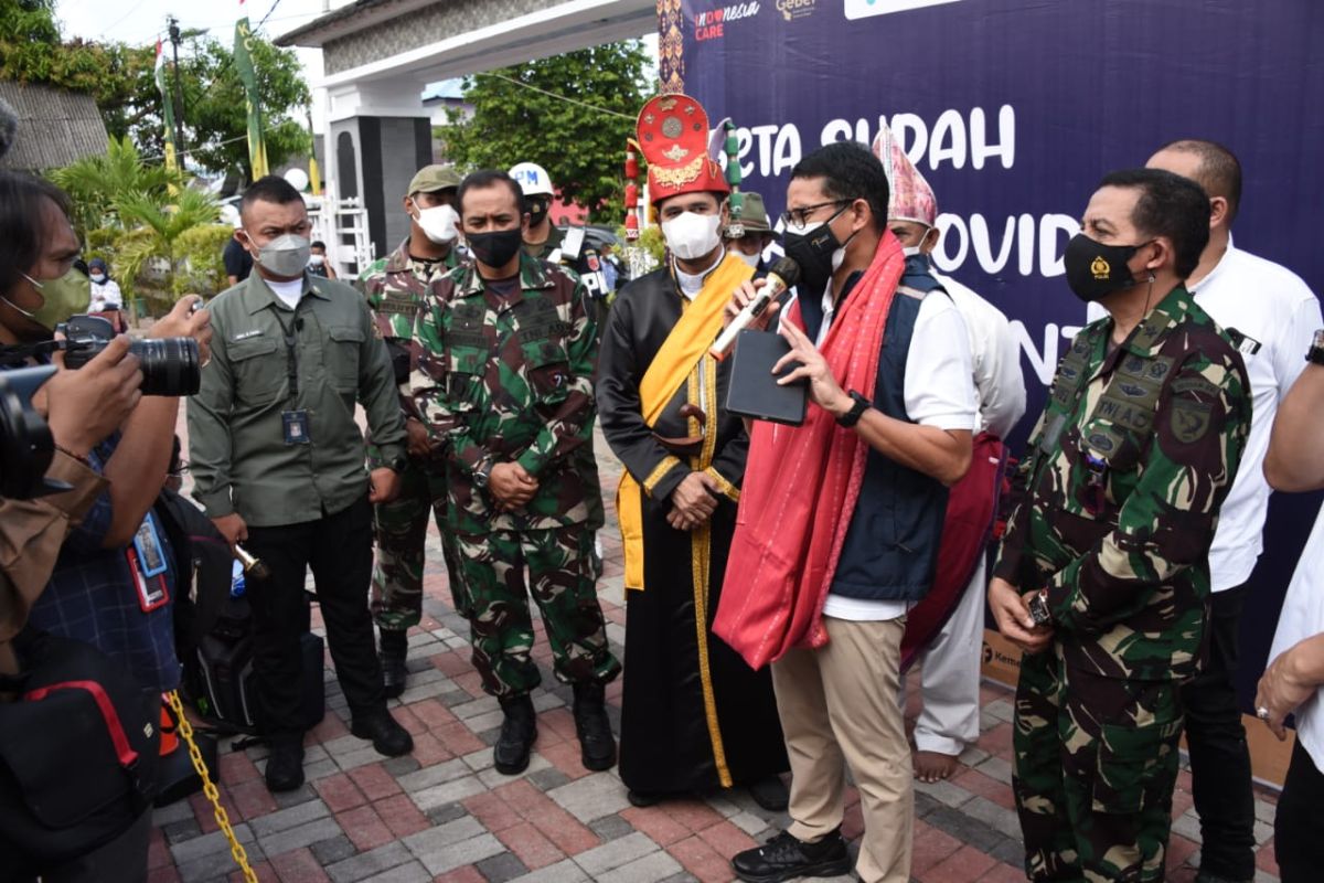 Sandiaga apresiasi upaya TNI/Polri di Maluku gencar vaksinasi COVID-19, perangi corona