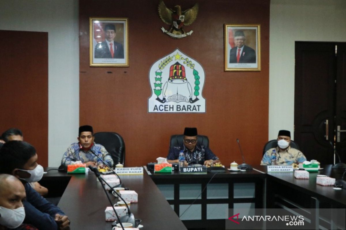 Bupati Aceh Barat ingatkan kontraktor tuntaskan pekerjaan tepat waktu, ini tujuannya