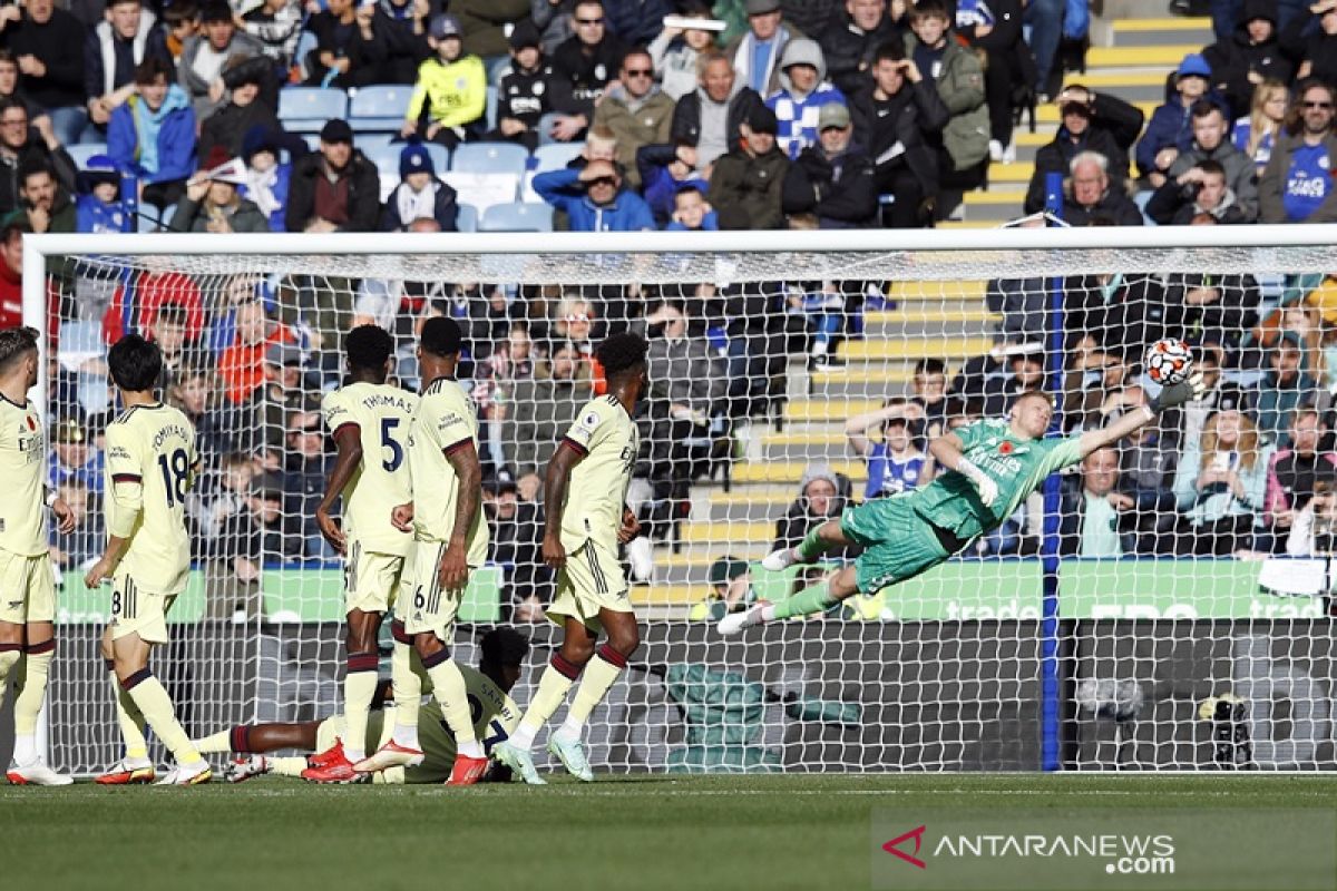 Kiper Aaron Ramsdale tampil gemilang, Arsenal bungkam Leicester