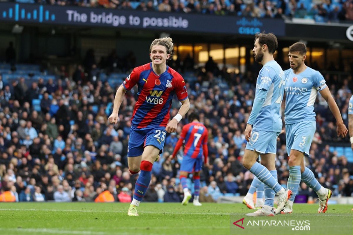 Crystal Palace pecundangi Manchester City 2-0