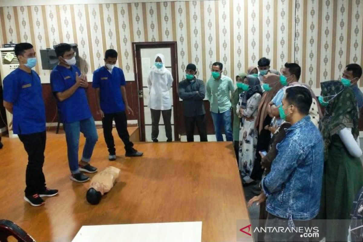 Puluhan paramedis RSUD Nagan Raya dilatih penanganan pasien secara profesional