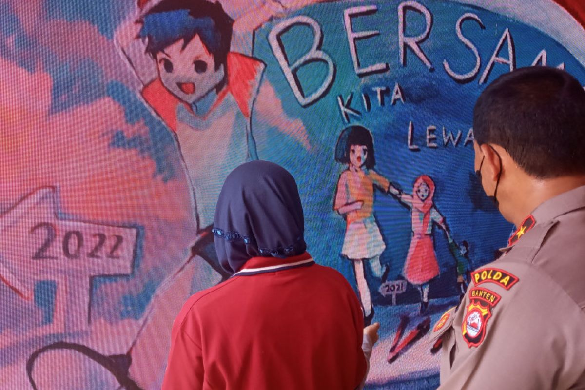 Siswi SMP juarai Festival Mural Bhayangkara Piala Kapolri 2021 tingkat Polda Banten