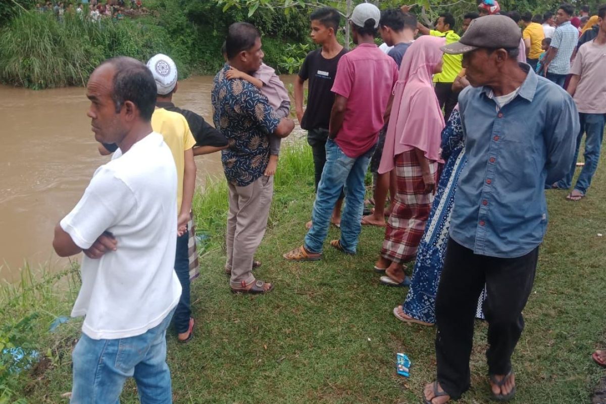 Laga Kambing, korban jatuh dan hilang di sungai