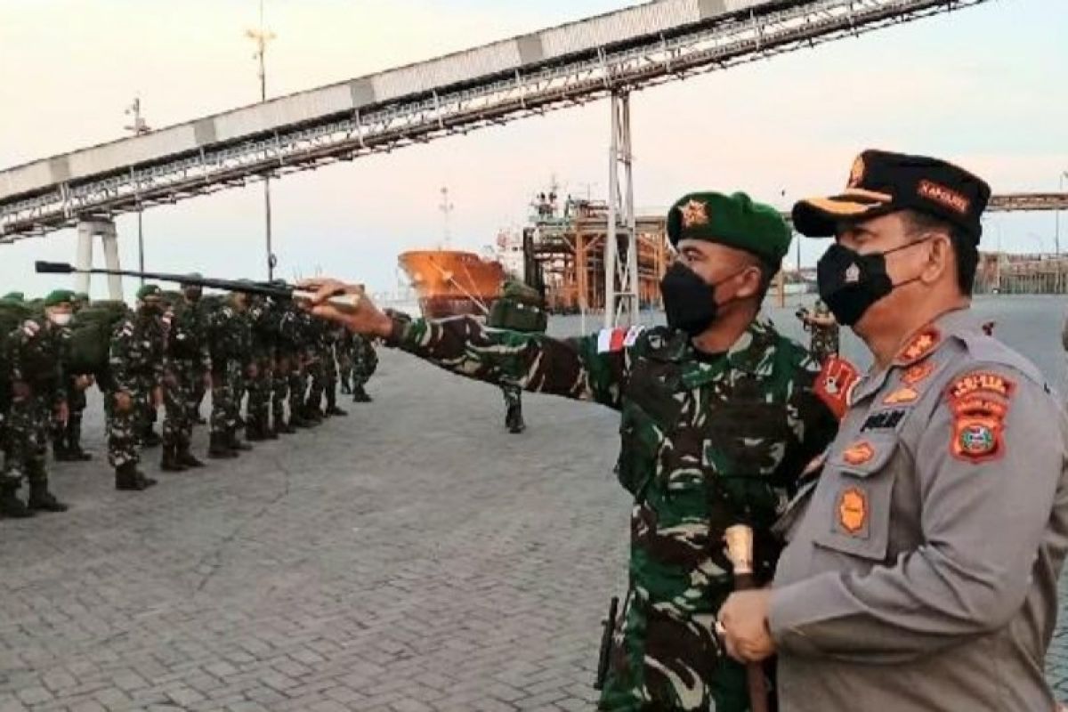 Perkuat sinergi TNI-Polri, Kapolres Batubara antar keberangkatan prajurit TNI Yonif 126