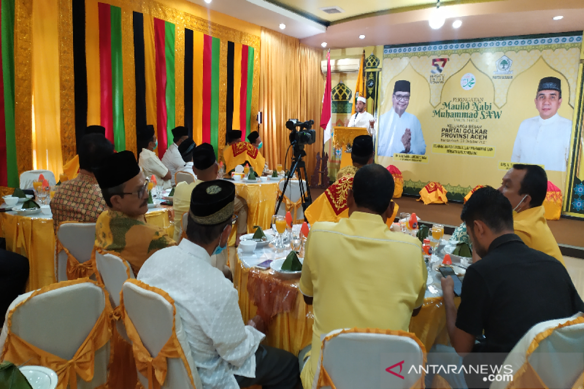 Golkar Aceh gelar donor darah dan bantu peralatan sekolah anak yatim