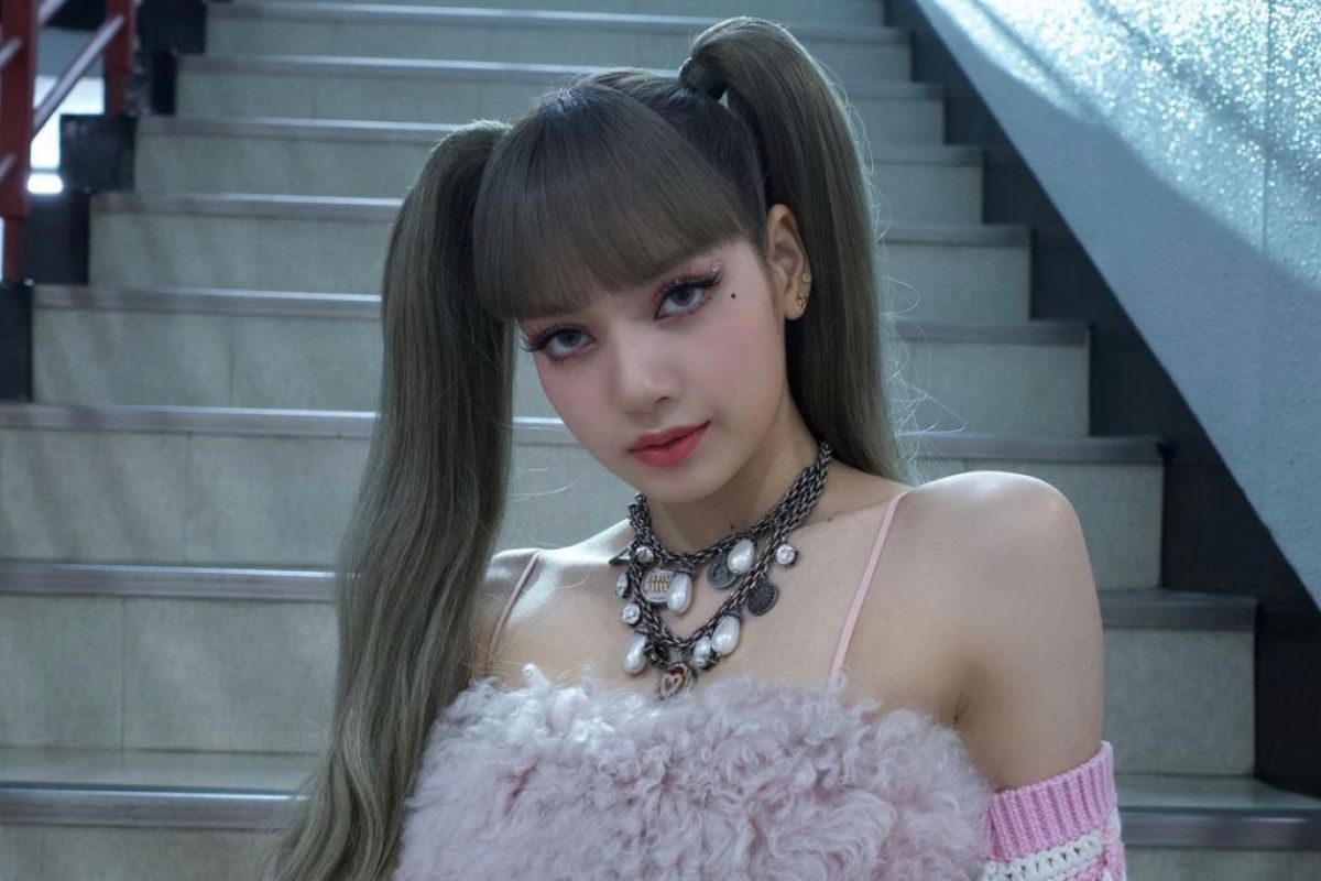 Lisa BLACKPINK sebulan nangkring di tangga lagu Inggris lewat "Money"