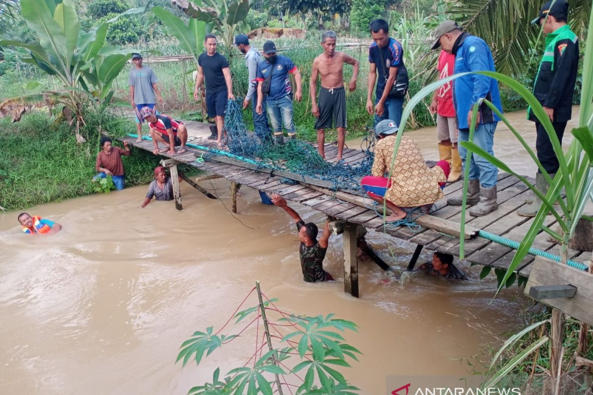 BPBD Penajam masih cari anak yang terseret  arus sungai