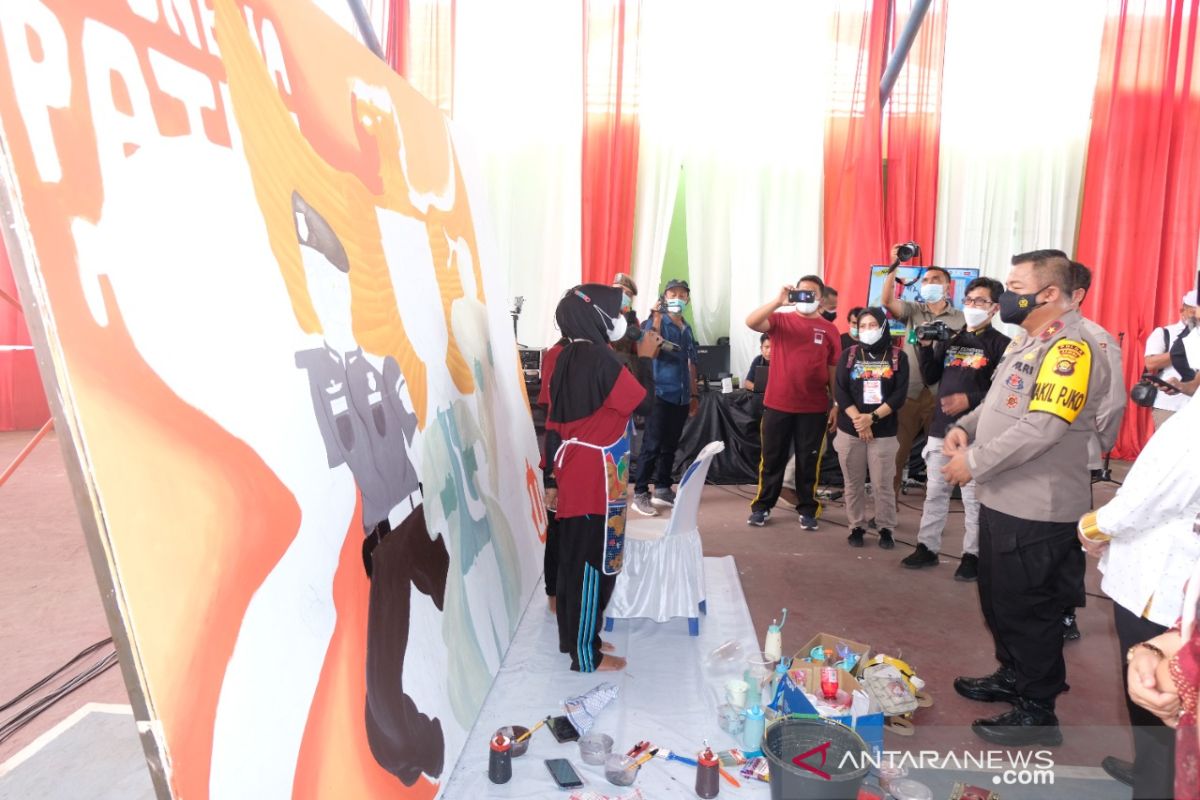 Wakapolda Jambi goreskan coretan tanda dimulainya festival mural