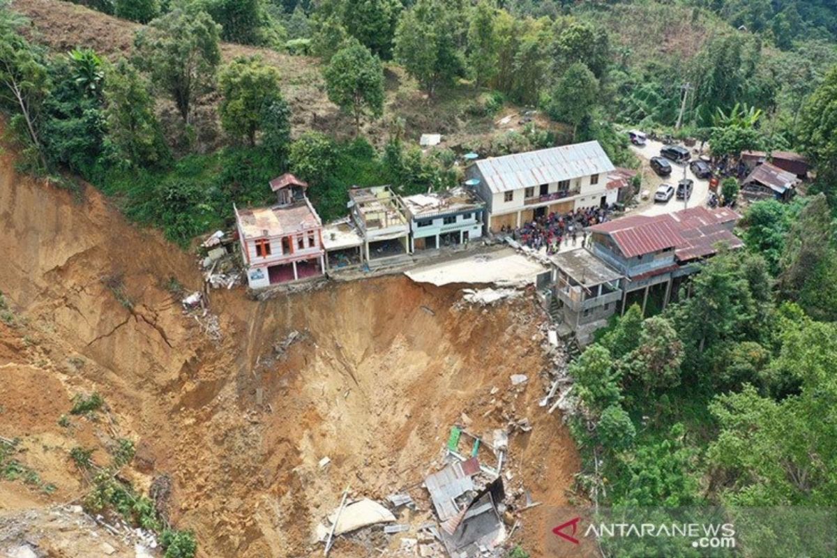 BNPB installs 27 units of landslide  early warning system