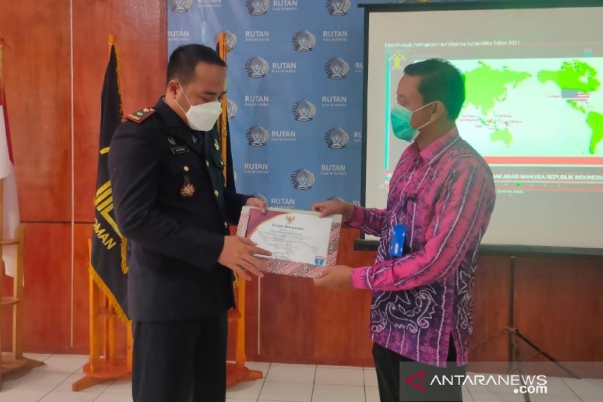 Berhasil tangani COVID-19 Dinkes Tapin dapat penghargaan dari Kumham Kalsel