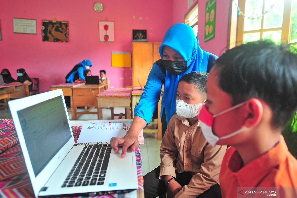 Guru harus siapkan generasi berdaya saing dan berakhlak mulia