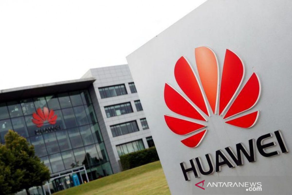 Pendapatan Huawei anjlok, Apple melambung