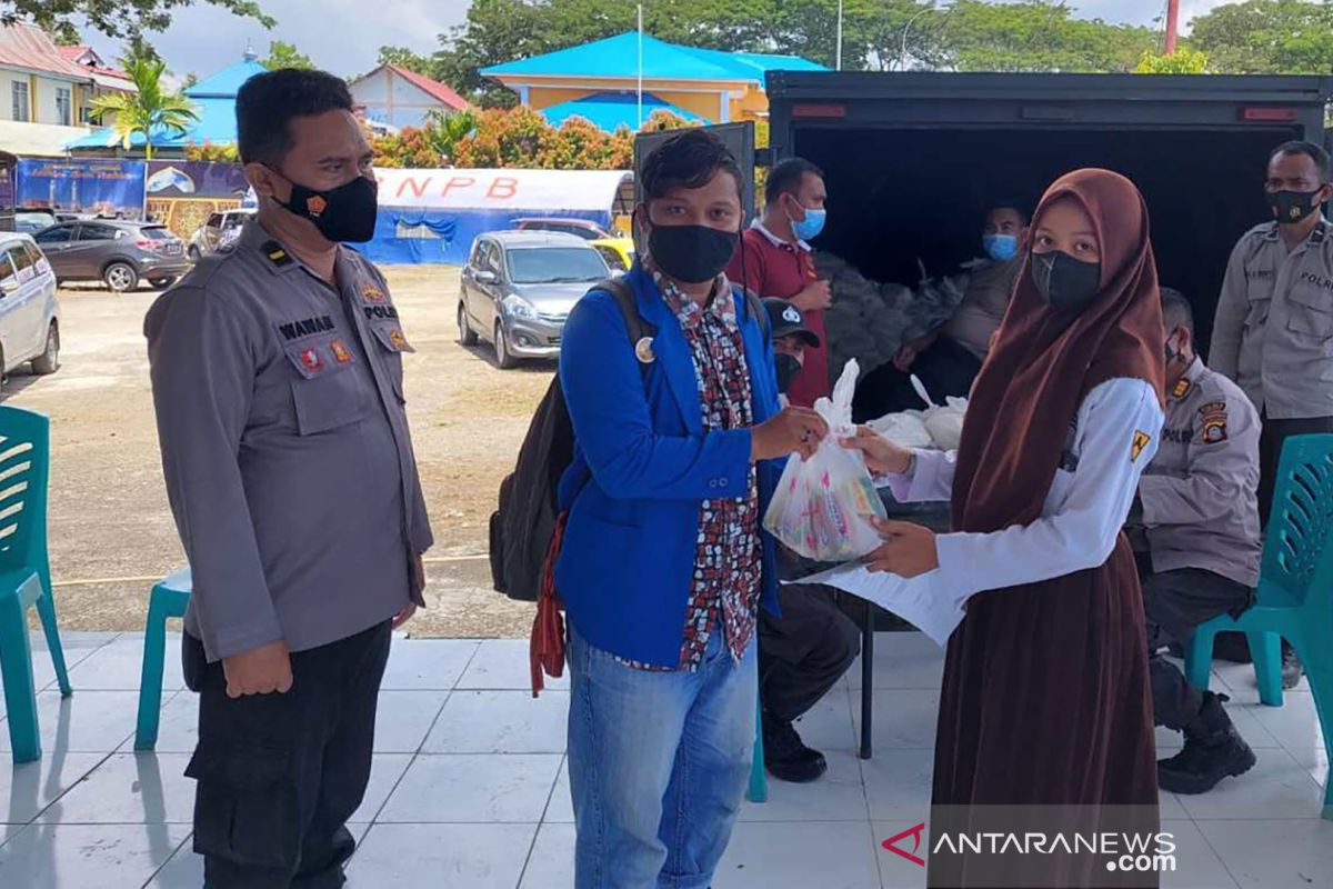 Polres Gorontalo bersama mahasiswa gelar vaksinasi dan pembagian sembako