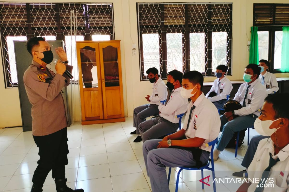 Polisi di KKU gencar sosialisasikan vaksinasi COVID-19 ke pelajar