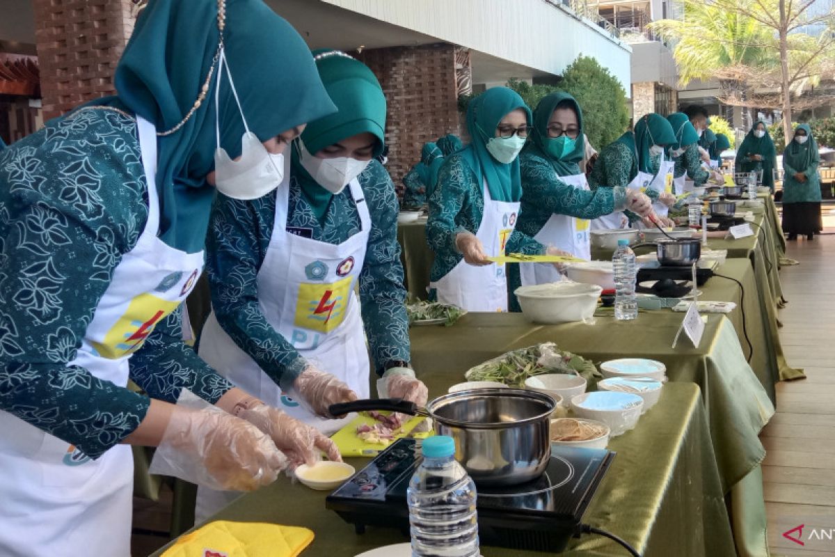 PLN Sulselrabar gelar lomba masak menggunakan kompor induksi