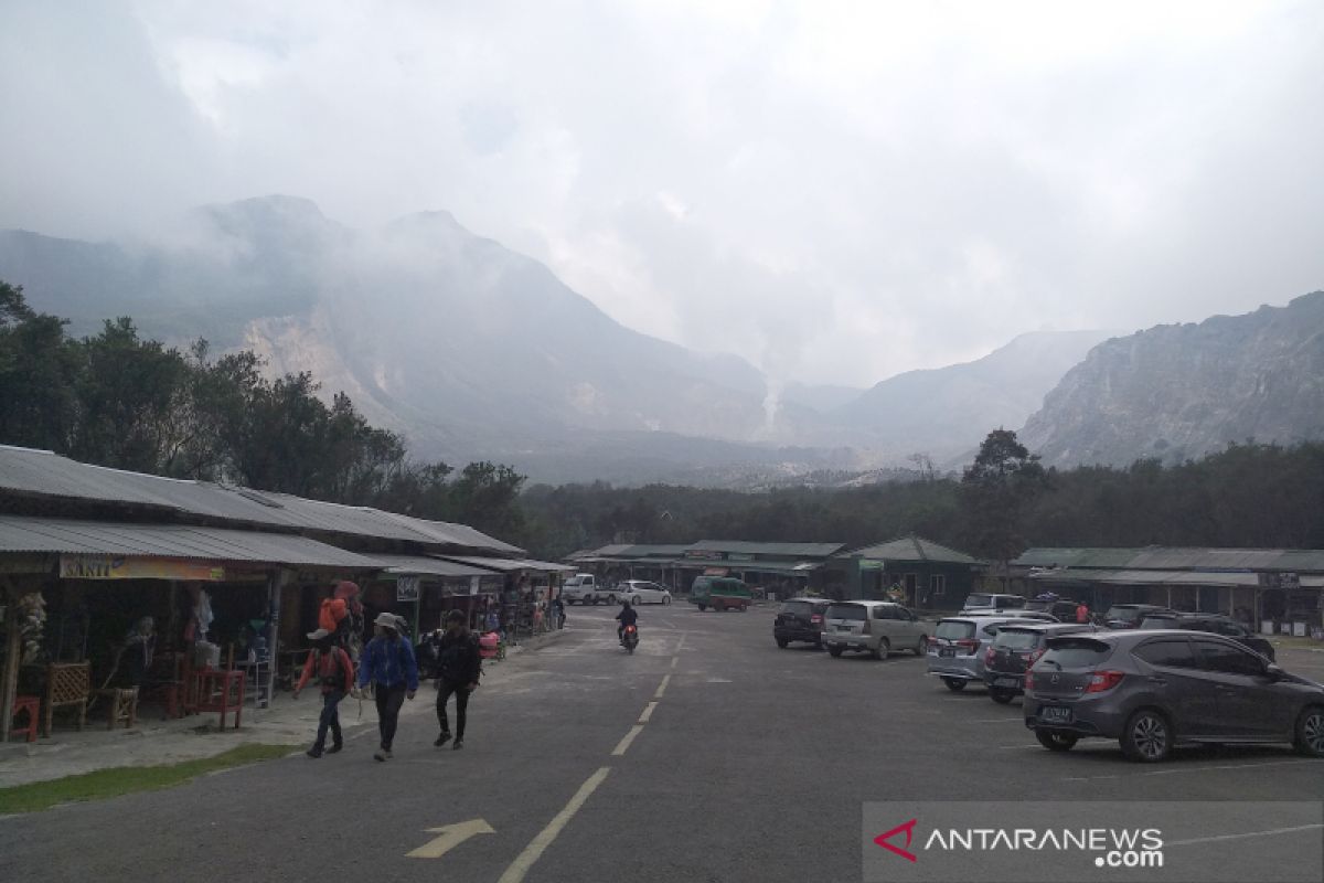 Wisata Gunung Papandayan Garut dibuka lagi di tengah PPKM Level 3