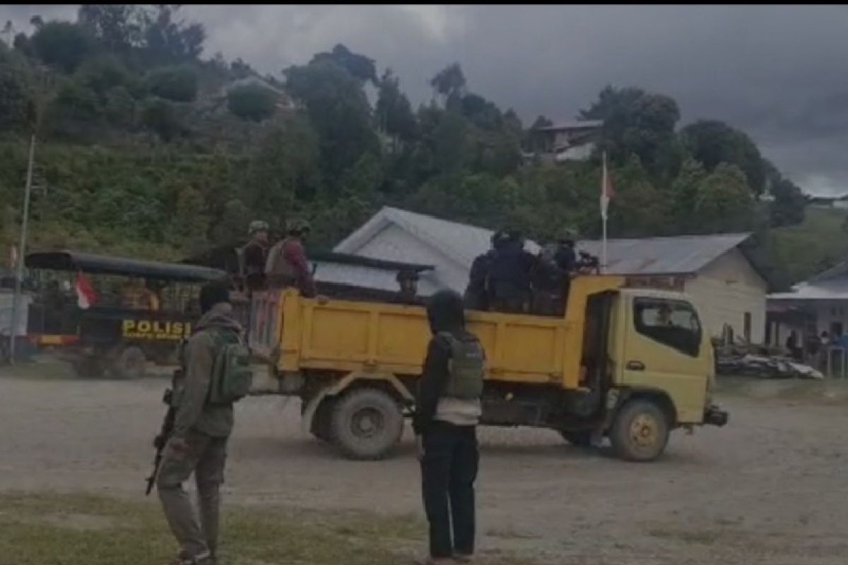 Takut gangguan KKB, 5.000 orang masih mengungsi di Kabupaten Intan Jaya