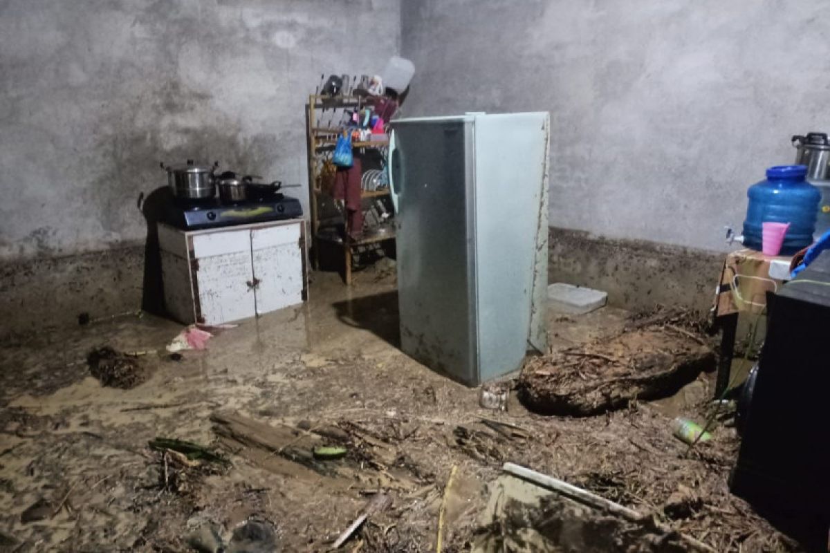 Banjir bandang rusak puluhan rumah warga Tangse Pidie Aceh