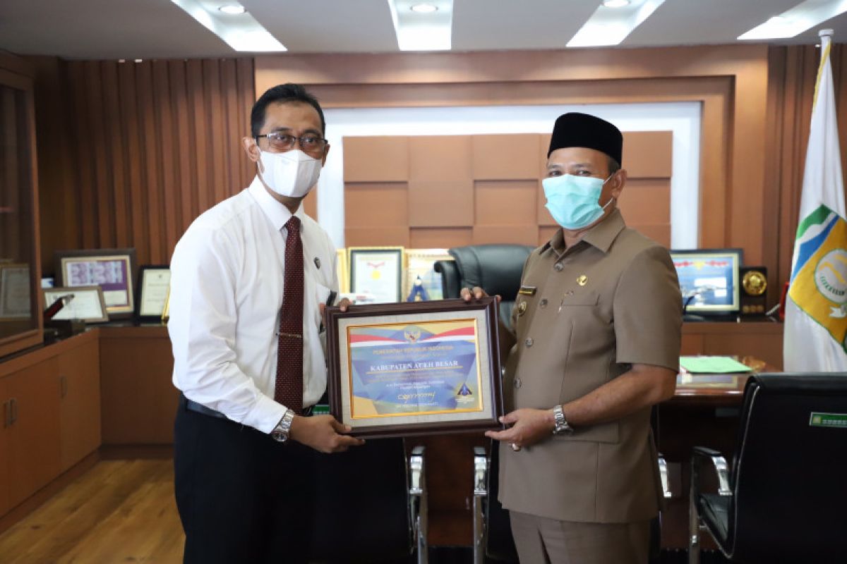Pertahankan WTP, Bupati Aceh Besar raih penghargaan dari Menteri Keuangan