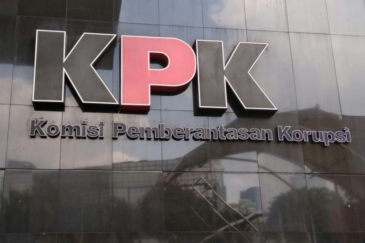 KPK tahan tersangka kasus korupsi pengadaan barang-jasa Pemprov Jambi