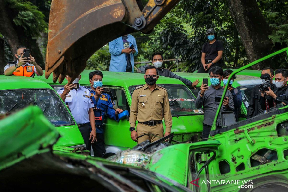 Pemkot Bogor berikan dua opsi tarik izin operasional 147 angkot