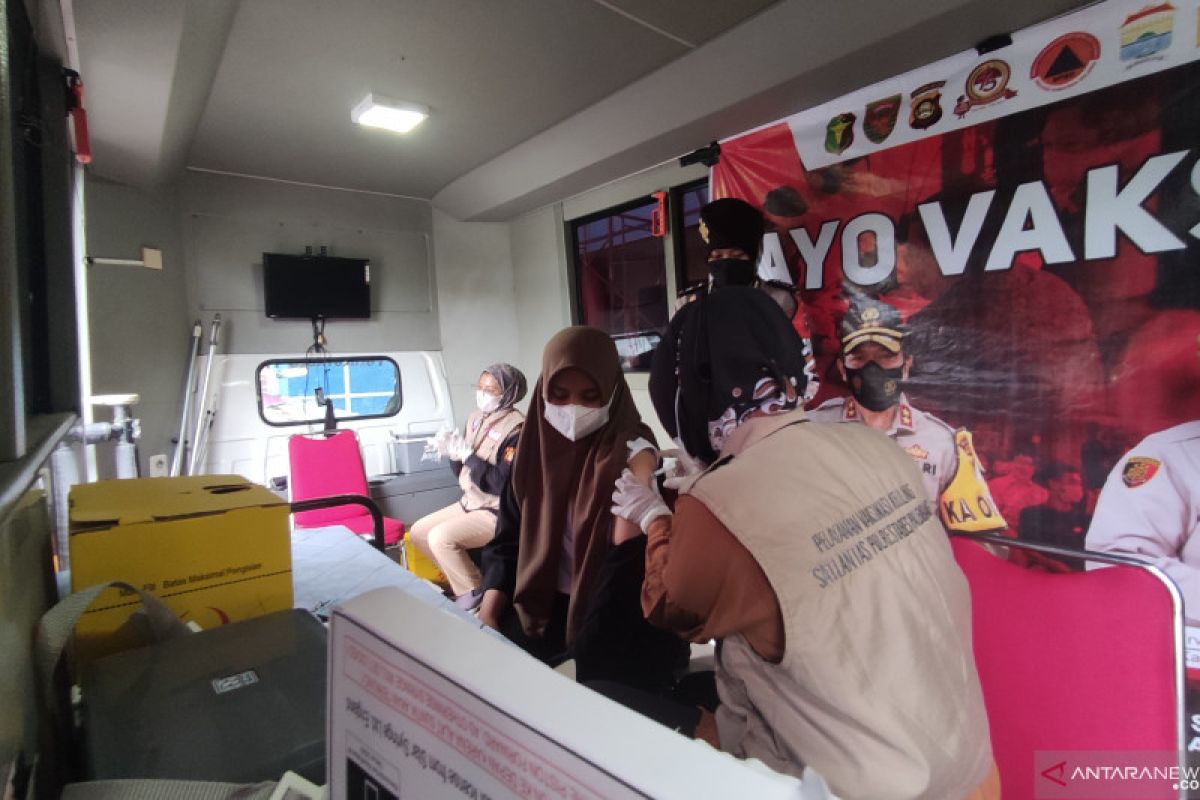 Pelanggar lalulintas di Palembang tebus kesalahan dengan vaksinasi COVID-19