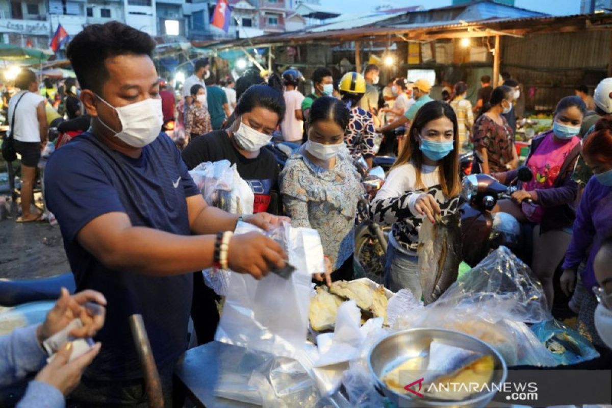 Lampaui target vaksinasi COVID, Kamboja siap jalani hidup baru