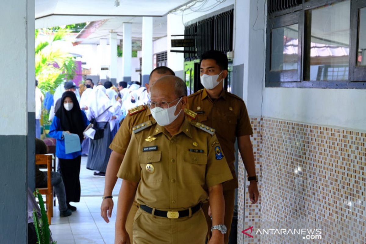 Bupati pantau vaksinasi COVID-19 di SMK Negeri 1 Jeneponto