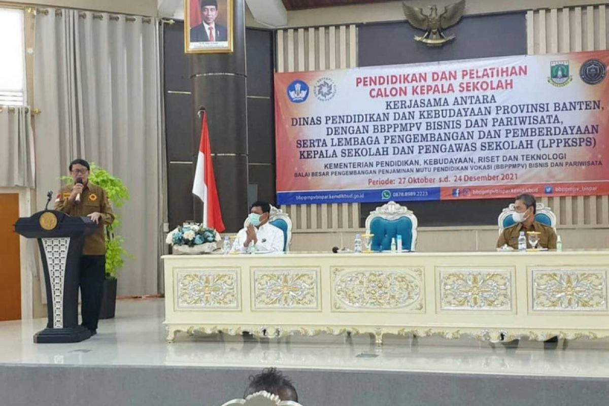 Gubernur Banten Wahidin Halim tekankan kepala sekolah inovatif dan kreatif