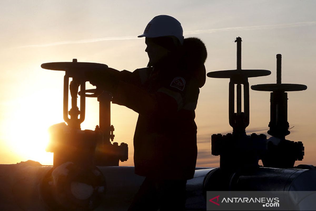 Minyak terus menguat, dipicu kenaikan produksi OPEC yang lambat