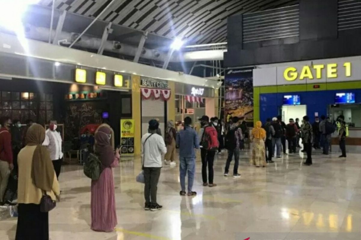 Aktivitas penerbangan domestik di Bandara Hasanuddin naik 73,28 persen