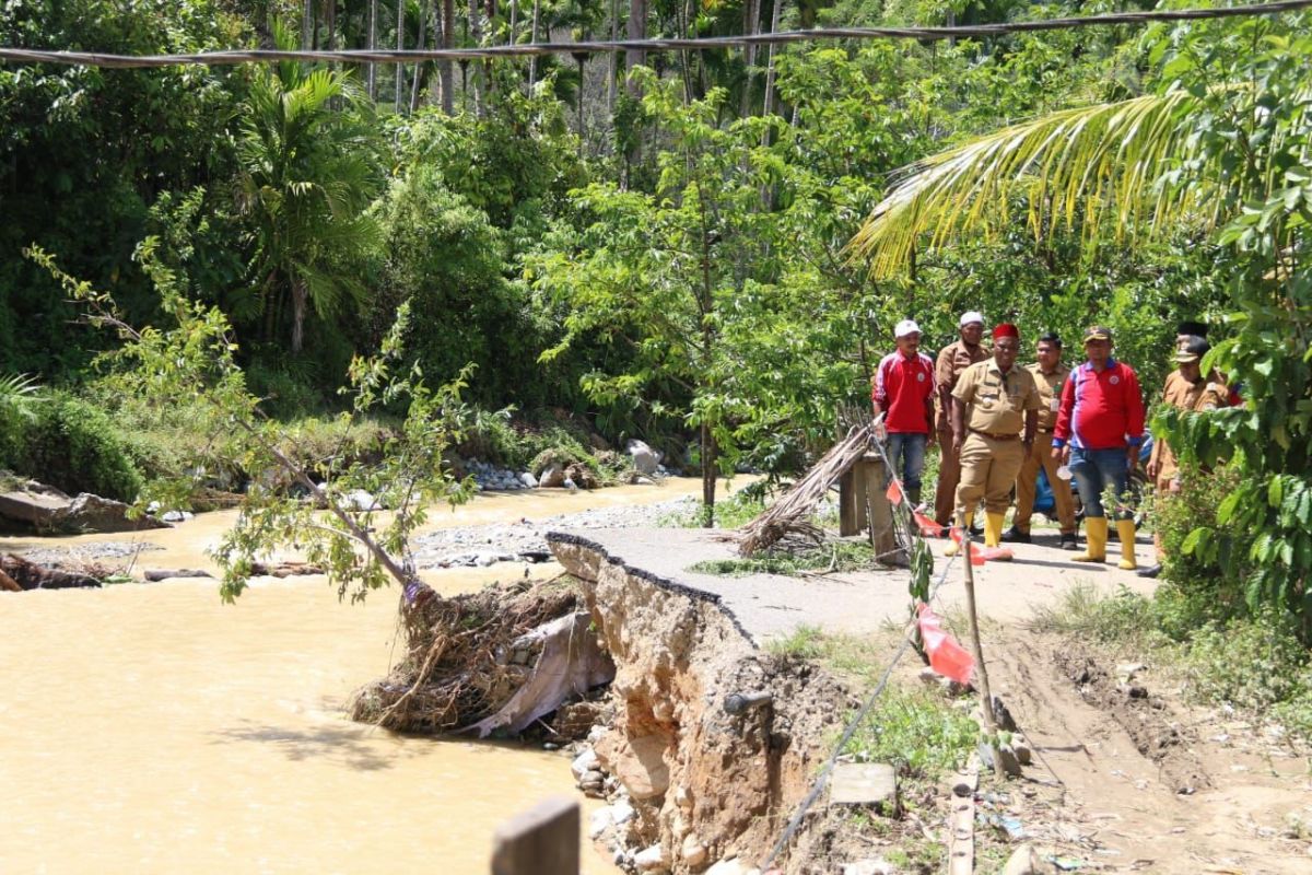 Bupati Pidie minta tambahan alat berat untuk bersihkan material banjir