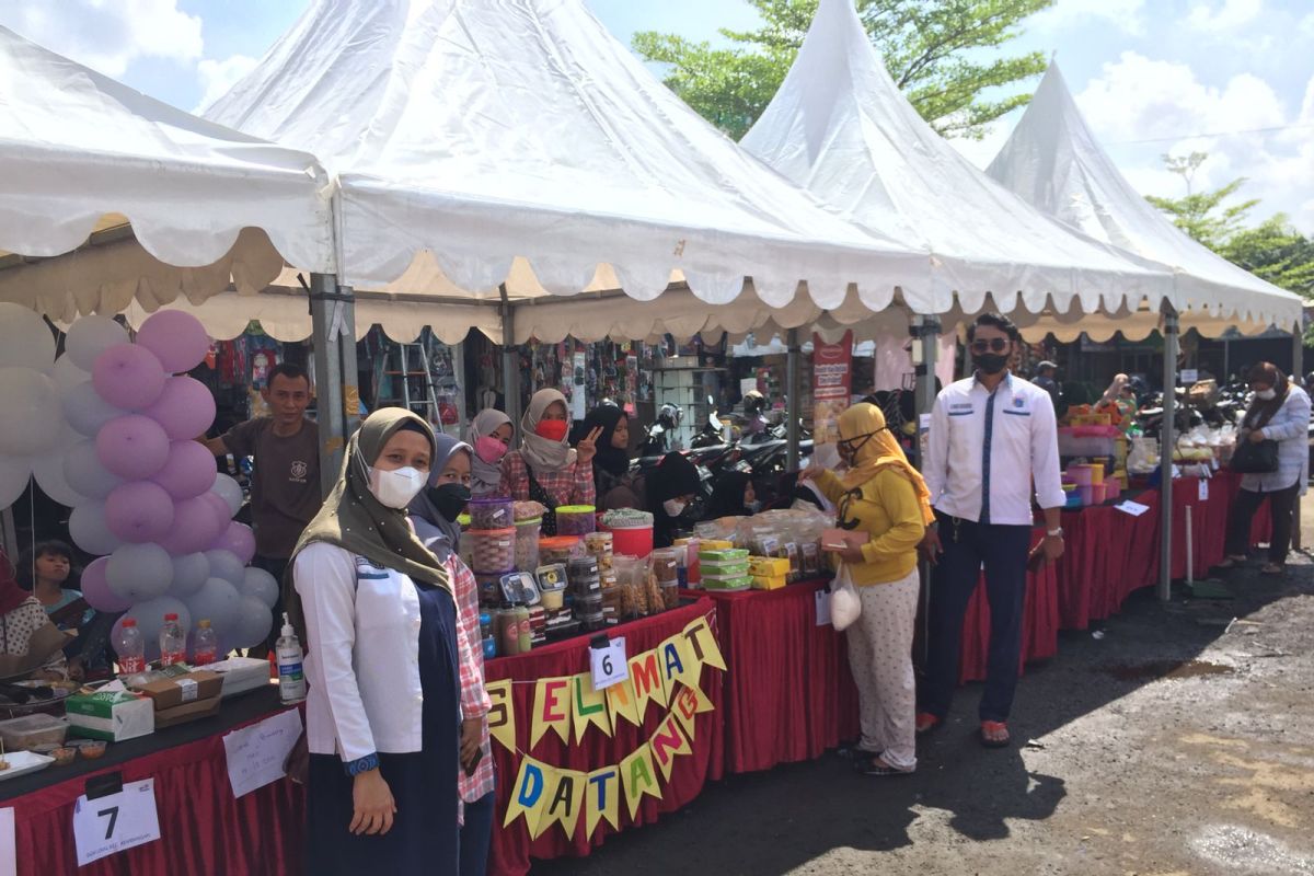 UMKM Sudin Nakertrans dan Energi Jakbar ikut bazar di setiap kecamatan