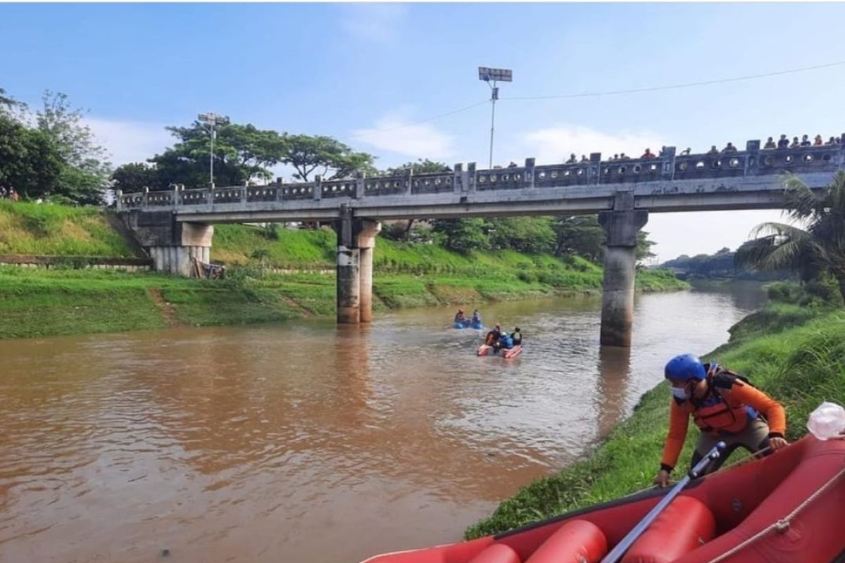 Tim SAR memperluas pencarian bocah yang tenggelam di Duren Sawit