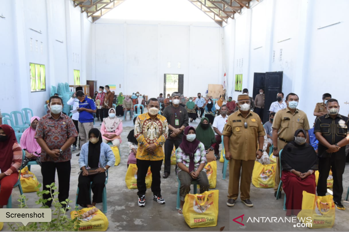 Gubernur Rusli serahkan BLP3G di Kota Gorontalo