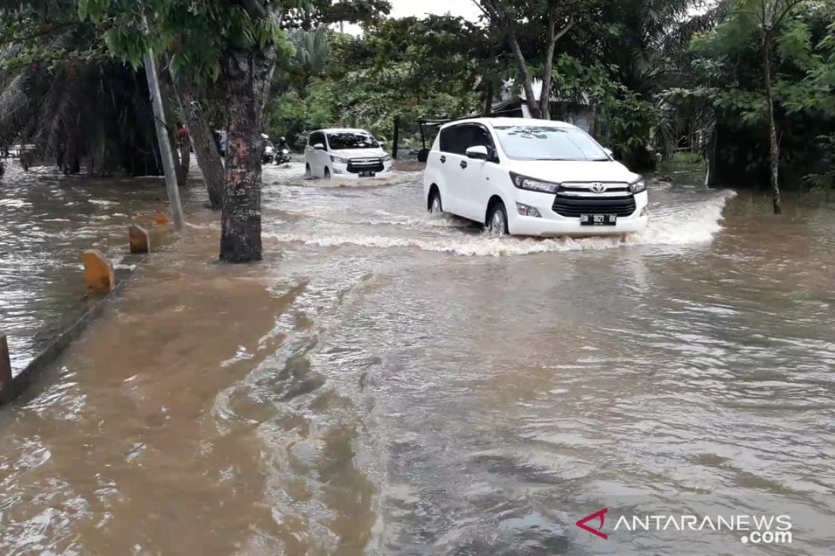 Legislator pesimistis banjir Pekanbaru dapat diatasi