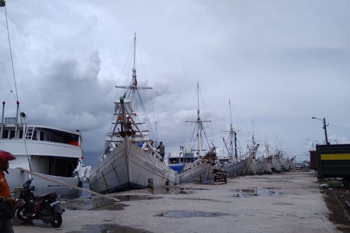 Kesyahbandaran Makassar imbau nelayan waspadai kondisi cuaca ekstrem