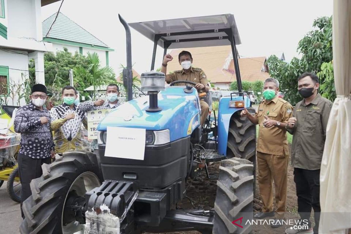 Wabup Farhan harap bantuan alsintan tingkatkan kesejahteraan petani Ketapang