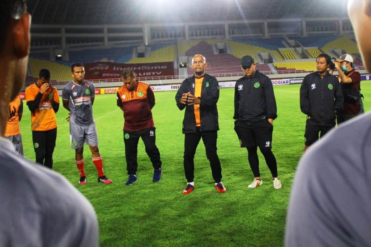 Manajemen Hizbul Wathan Football Club pecat pelatih Herrie Setyawan